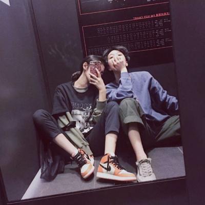 2023微信低调幸福的情侣头像两张(12张)