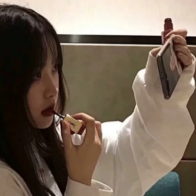 2023撒娇女生的可爱QQ头像(共18张)