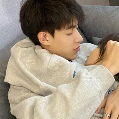 高清一眼就心动的情侣头像真人甜蜜图片(精选20张)