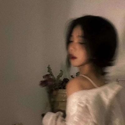 高清好看的2223最新头像女意境图片(精选20张)