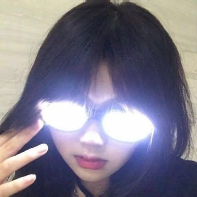 高清好看的2223最新头像女意境图片(精选20张)