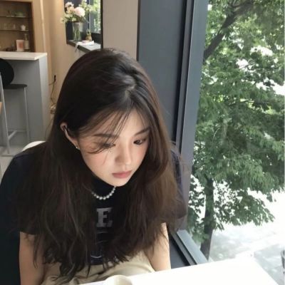 高清好看的2223最新头像女意境图片(精选20张)