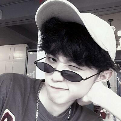 男头像黑白高冷头像(优选20张)