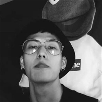 男头像黑白高冷头像(优选20张)