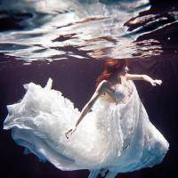 水下穿裙子的女生唯美头像(精选20张)