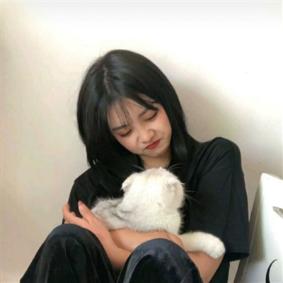 漂亮女生怀抱萌猫头像大全(精选24张)