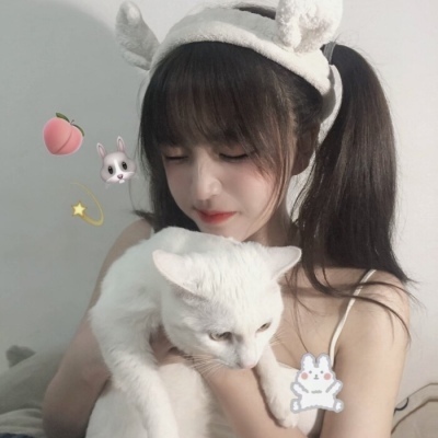 漂亮女生怀抱萌猫头像大全(精选24张)