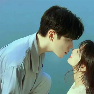 最新版浪漫又很纯情的情头大全(共24张)