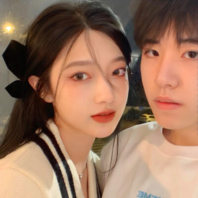 最新版浪漫又很纯情的情头大全(共24张)