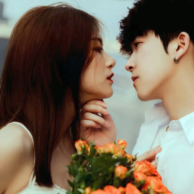 最新版浪漫又很纯情的情头大全(共24张)