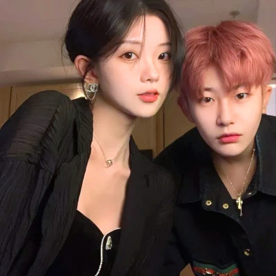 最新版浪漫又很纯情的情头大全(共24张)