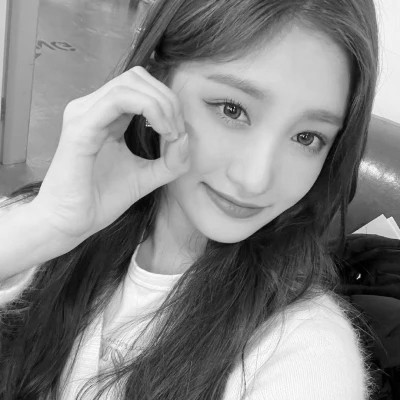 2023年小女生头像(共26张)