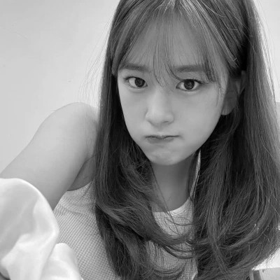 2023年小女生头像(共26张)