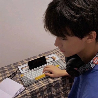 2023最潮最新微信男头像(24张)