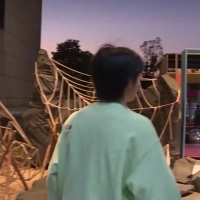 2023最潮最新微信男头像(24张)