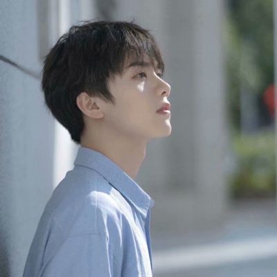 很惊艳的很好看的男生真人qq头像图片(共24张)