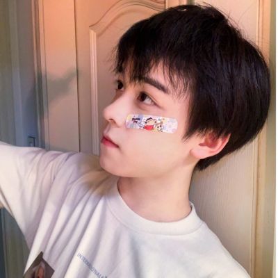 超级好看的真人男生头像(共20张)