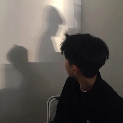 超级好看的真人男生头像(共20张)